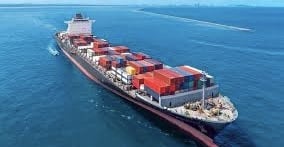 سُفُن الكيان الصهيوني تحول مسارها بعيدا عن البحر الأحمر