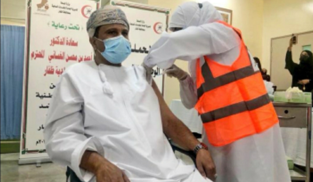 بالصور: بدء التلقيح ضد كورونا في ظفار