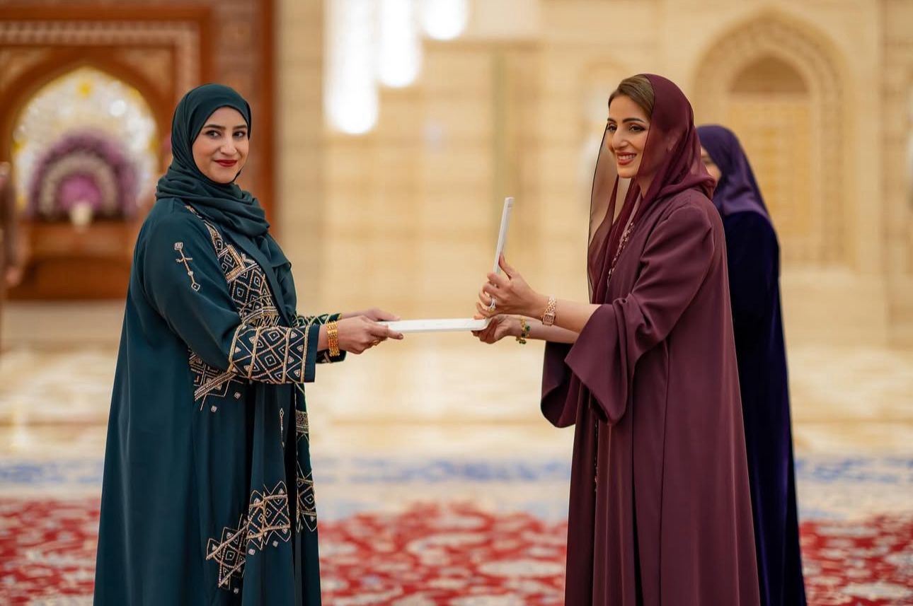“أدركت أن لكل جهدٍ صدى جميلا في وطني”: خولة الحارثية تتحدث عن تكريمها من قبل السيدة الجليلة