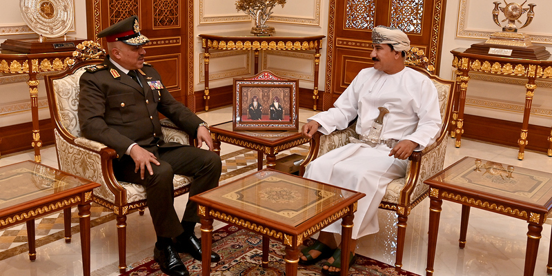 وزير المكتب السلطاني يستقبل مسؤوليَن من مصر وروسيا 