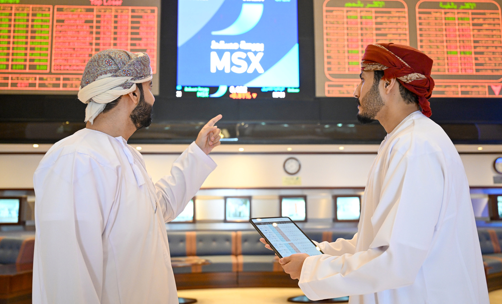 بعد ضغوطات بيع: بورصة مسقط تتخلى عن أفضل مستوى لها في 8 أعوام