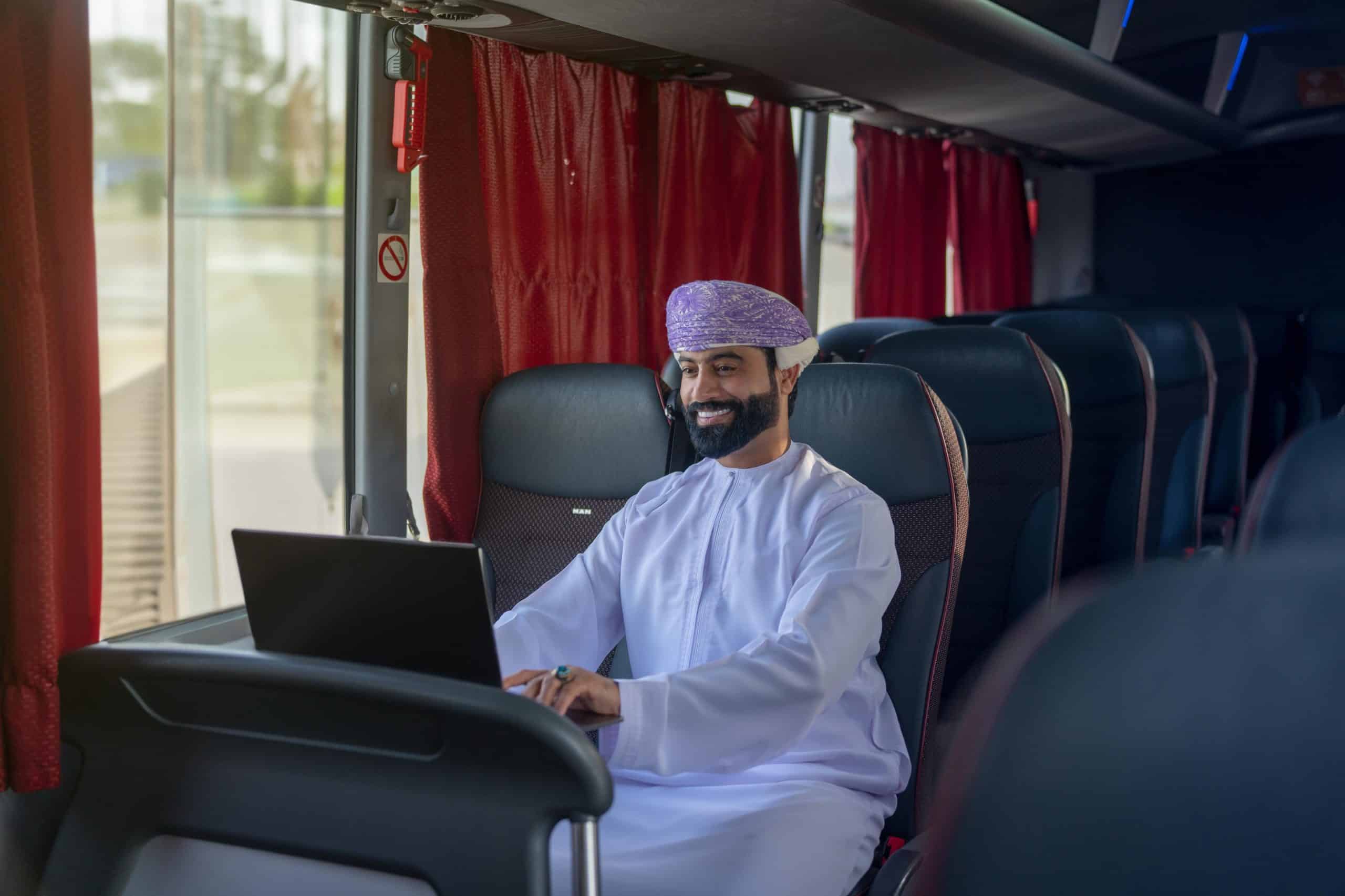 نجاح لمواصلات: نقل أكثر من ٧ آلاف راكب في أول شهرين منذ تدشين مسار مسقط – البريمي – أبوظبي