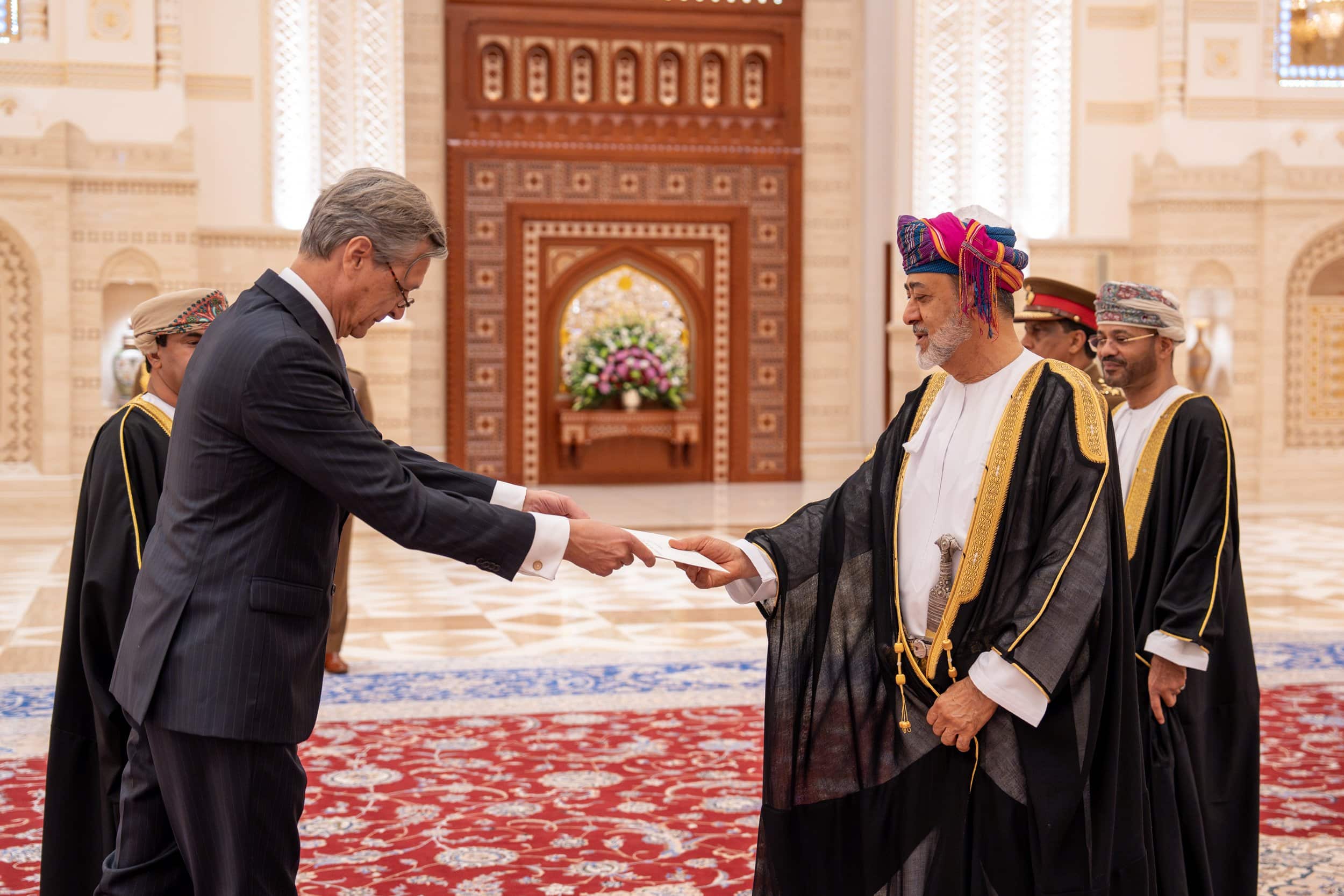 لجلالة السلطان: تعرف على أسماء السفراء الذين قدموا أوراق اعتمادهم