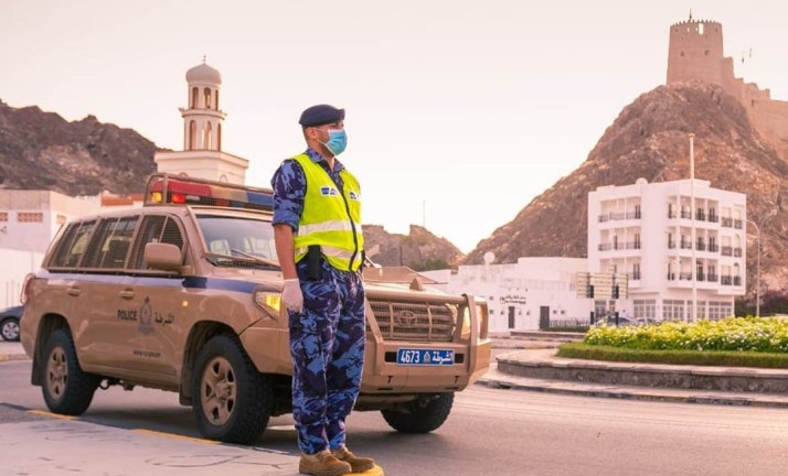 استيقاف مواطنين تجمعوا وخالفوا قرارات اللجنة العليا