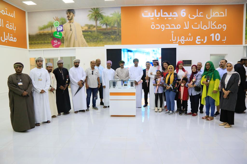 إعلاميون عرب وخليجيون يختبرون سرعات الجيل الخامس من عمانتل