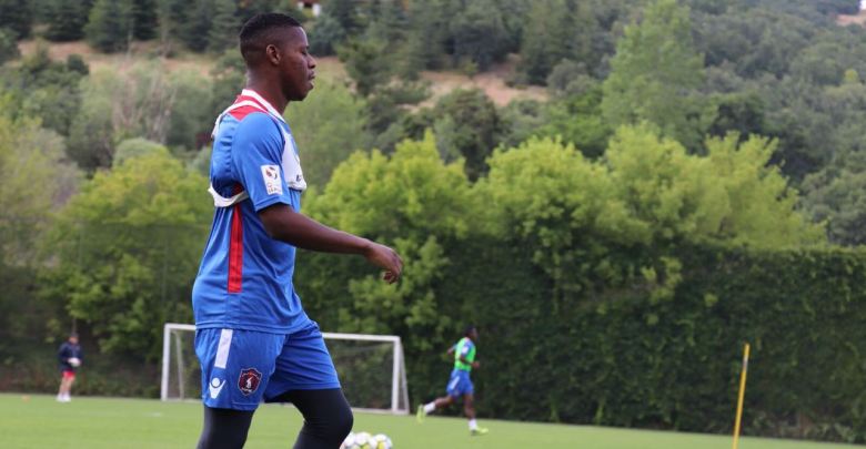 الإصابة تُهدد مشاركة أحد مدافعي منتخبنا في أمم آسيا