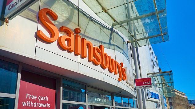 علامة تجارية بريطانية تنضم إلى المنطقة الحرة بصحار