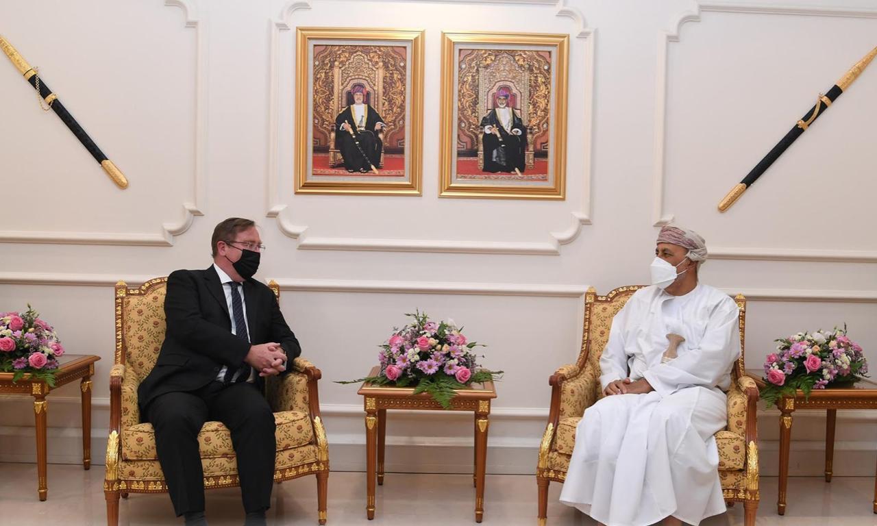 سمو السيد شهاب بن طارق يستقبل سفير بريطانيا