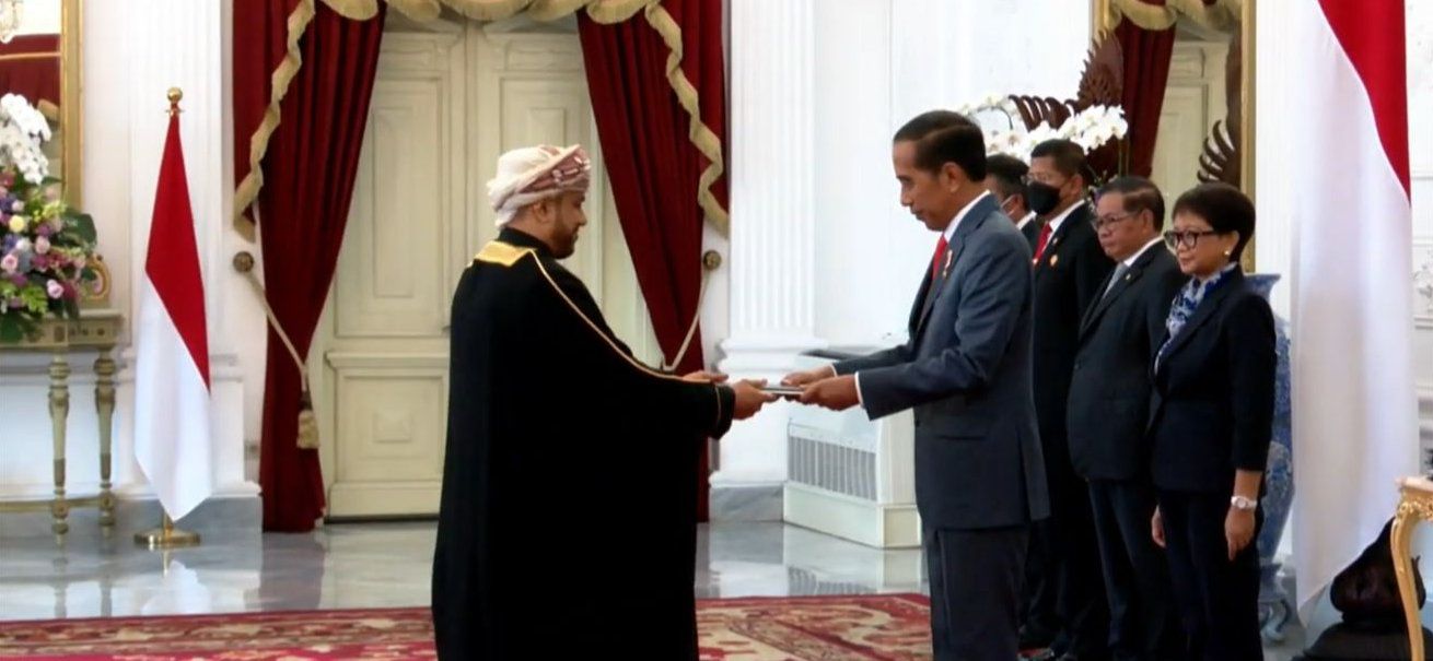 تحيات من جلالة السلطان إلى رئيس إندونيسيا