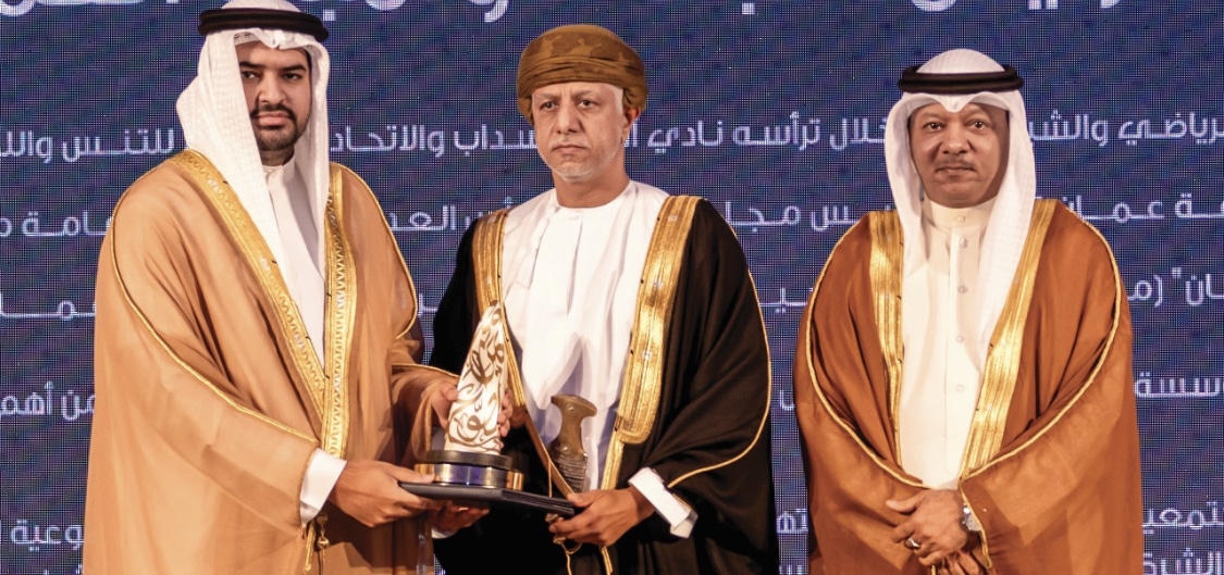 ممثلا عن سلطنة عُمان: تكريم خالد الزبير بجائزة الشيخ عيسى بن علي آل خليفة للعمل التطوعي