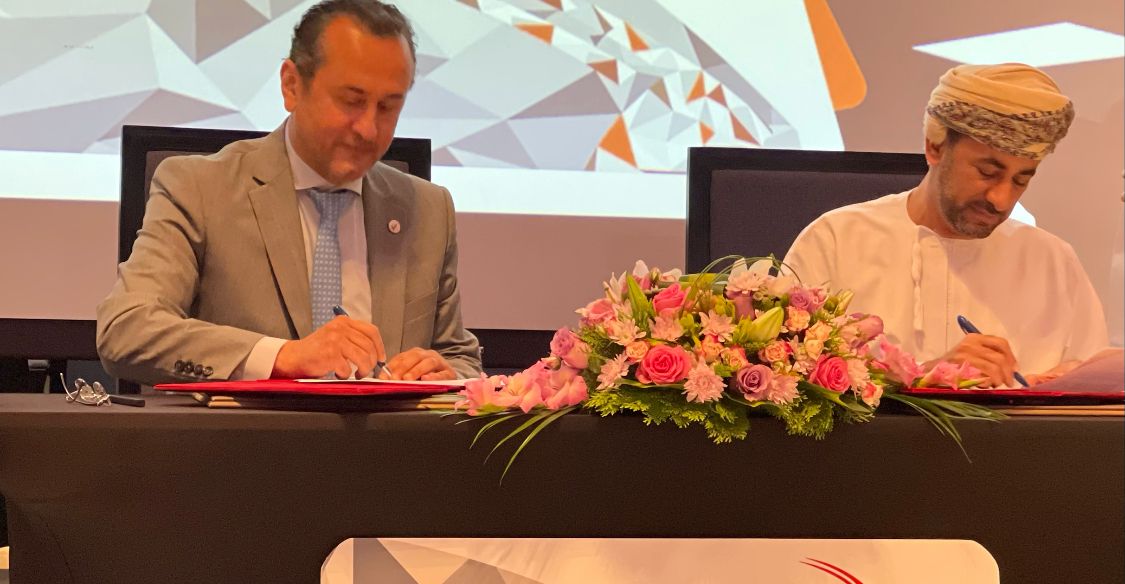 المها لتسويق المنتجات النفطية توقع اتفاقية شراكة مع الرؤية للتأمين