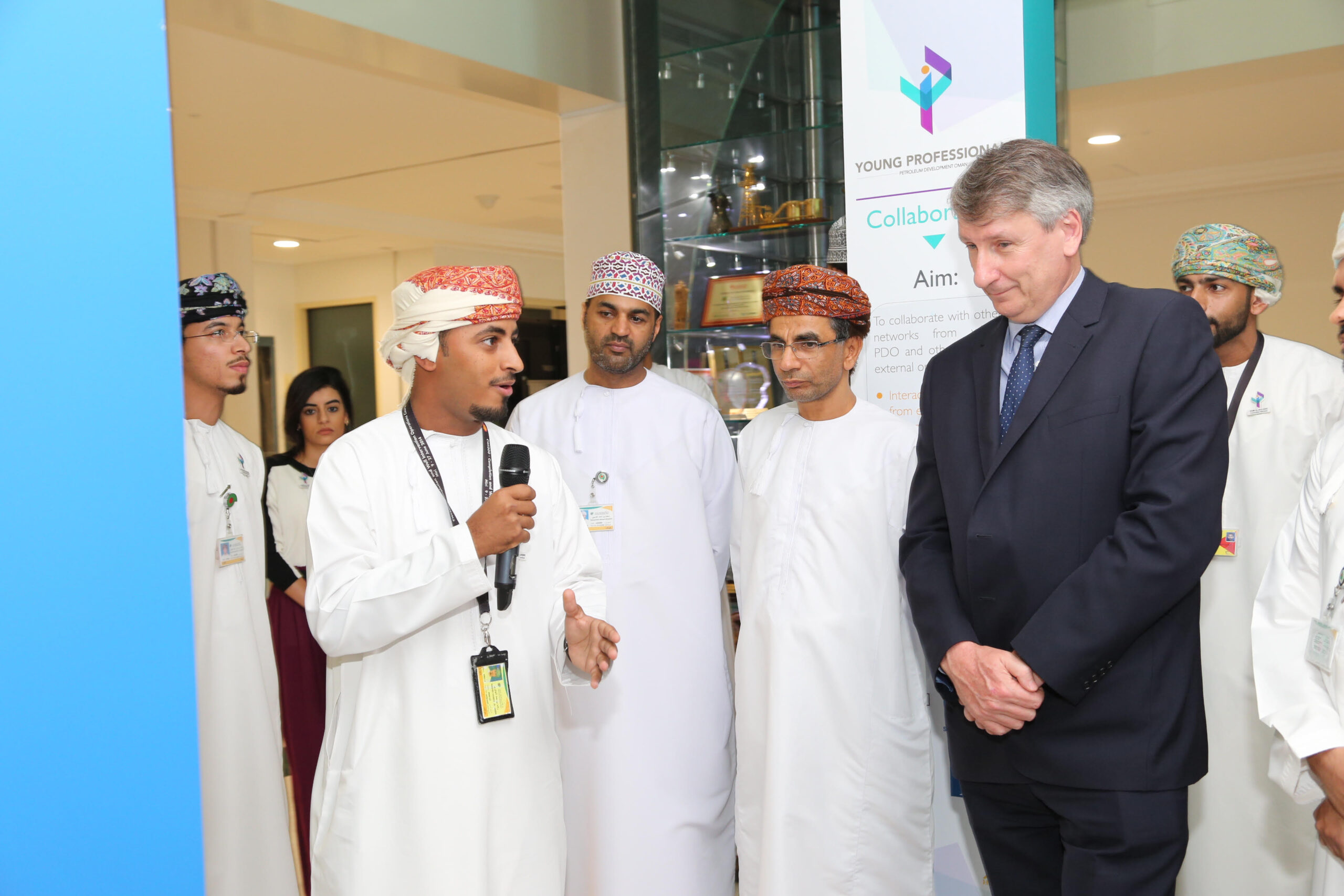 ماذا تعرف عن “شبكة المحترفين الشباب” في السلطنة؟