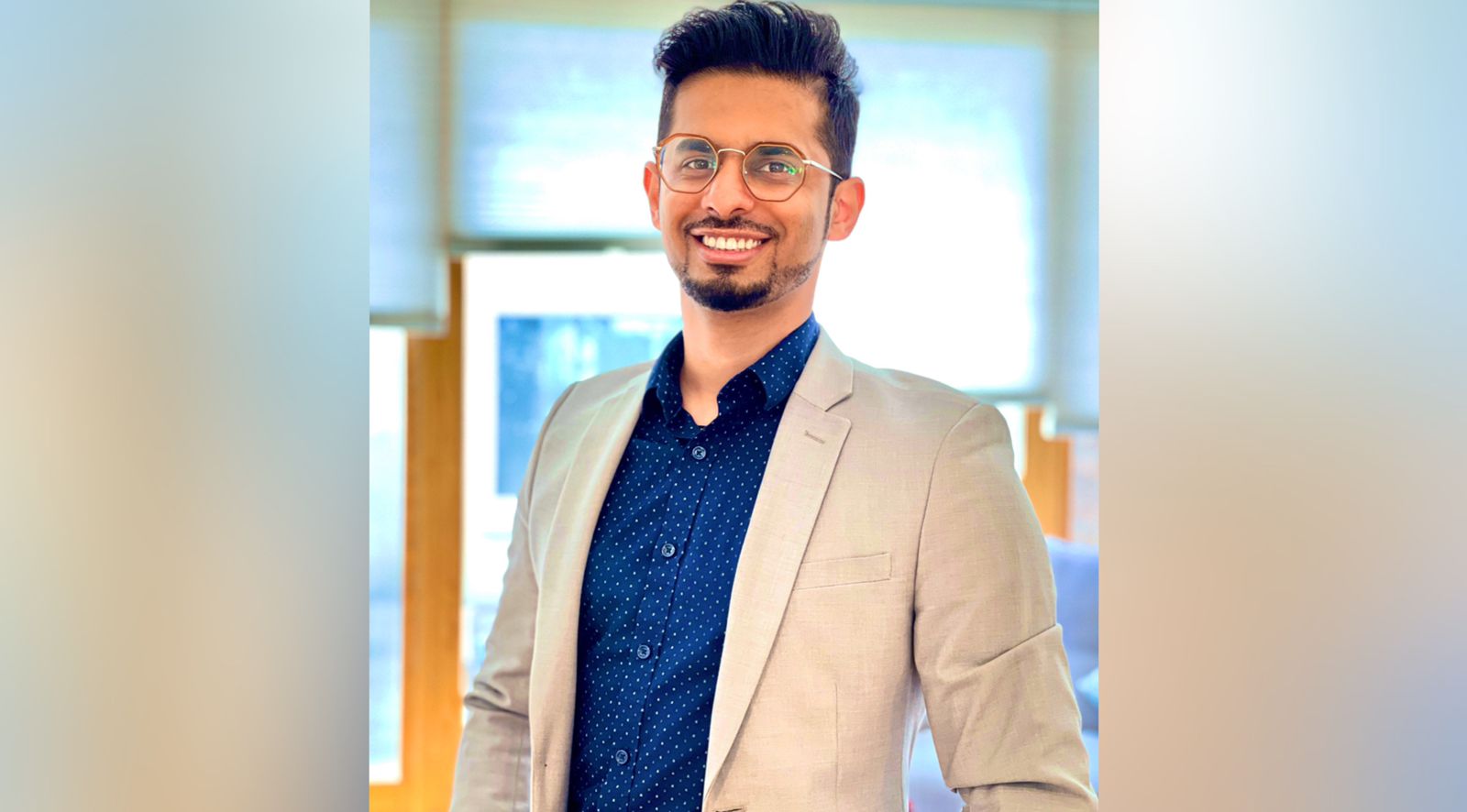 طبيب عماني يحصد جائزة الامتياز في التدريس الجراحي، وهنا ملامح من قصته