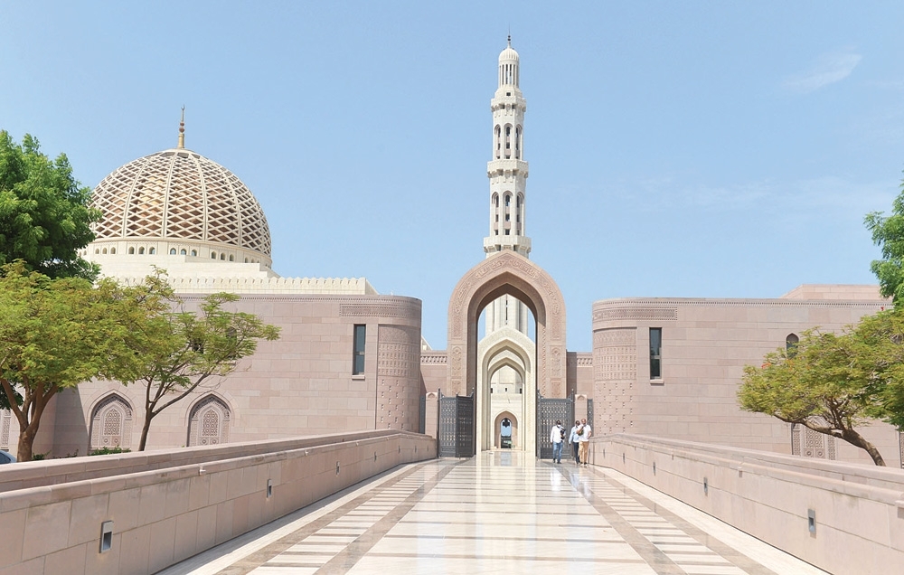 مُلخَّص بـ4 لغات لخطبة الجمعة “قل سيروا في الأرض”