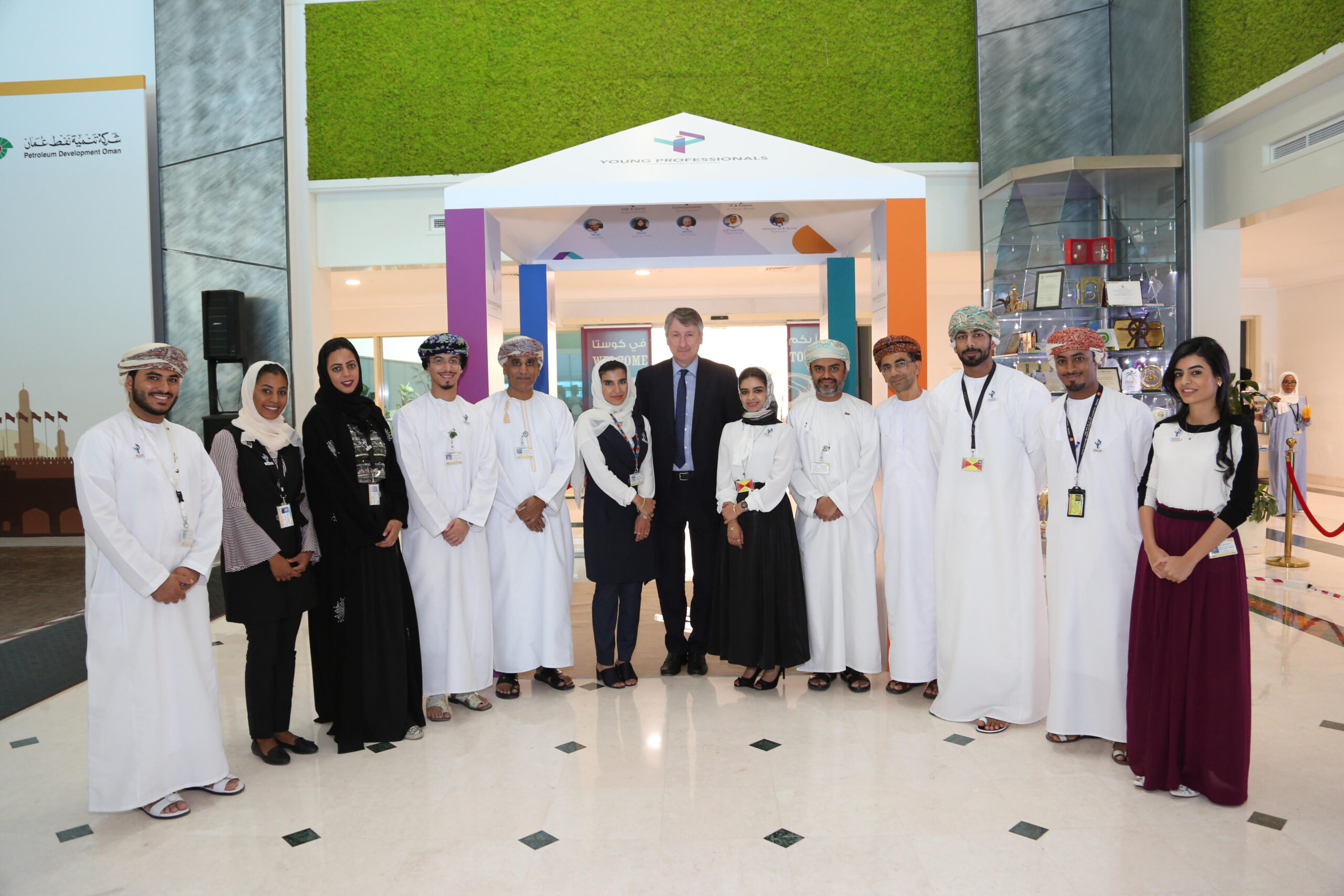 ماذا تعرف عن “شبكة المحترفين الشباب” في السلطنة؟