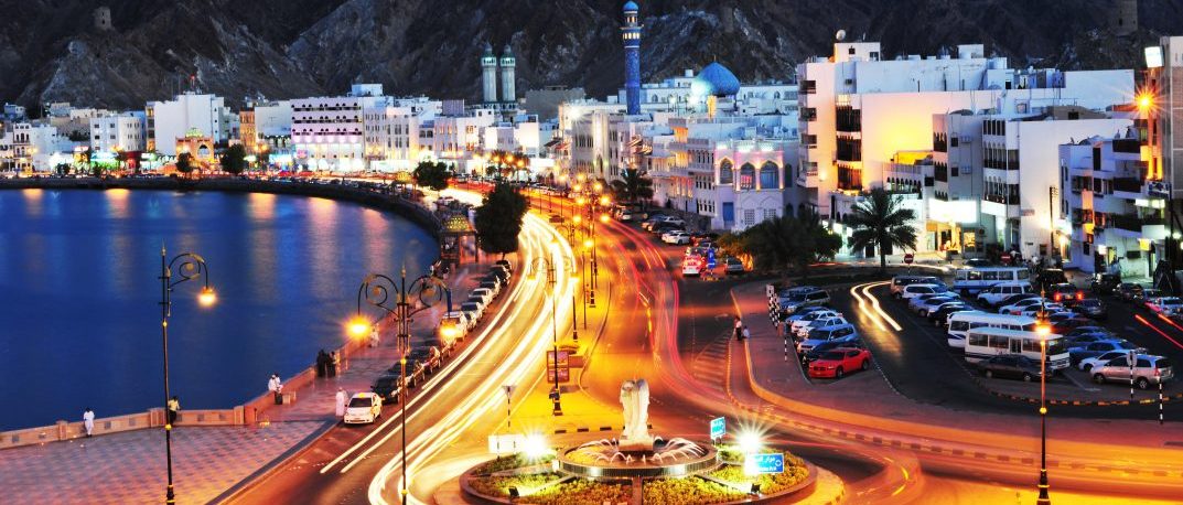 بالفيديو: “هذي عمان” ..محاورة شعرية للصقلاوي والربيعي تتغنّى بحبِّ عُمان وقائدها