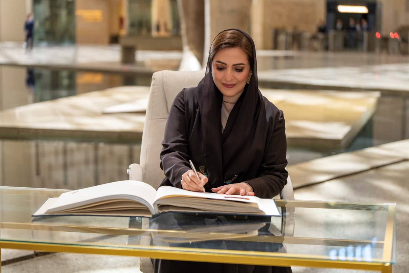 السّيدة الجليلة‬⁩ تهنئ طلبة دبلوم التعليم العام