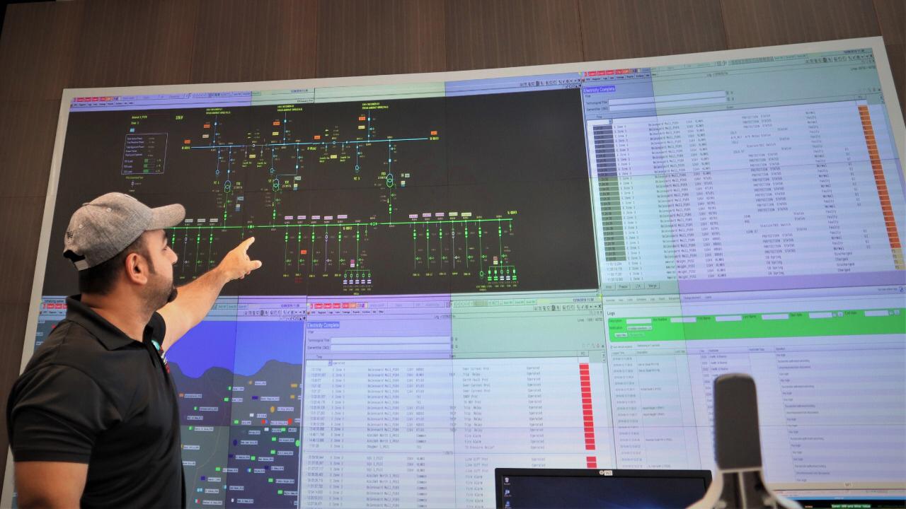 مسقط لتوزيع الكهرباء تتحكم بشبكتها الإلكترونية عن بعد