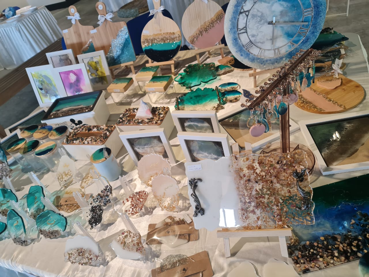 هل سمعت بفن الريزن؟ 6 فنانات عمانيات يفتتحن معرضًا للتعريف به