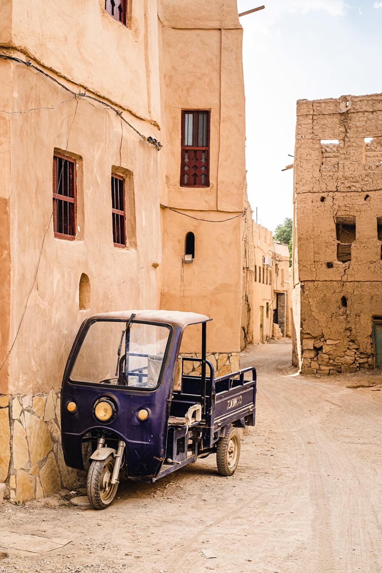 ناشيونال جيوغرافيك الأمريكية تنشر تقريرًا مصورًا عن المعالم السياحية بالداخلية