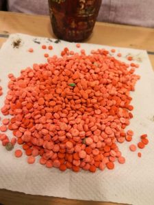 ضبط ممنوعات لدى وافد في مطار مسقط الدولي