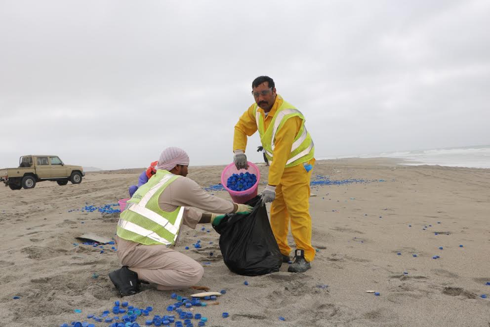 غرق سفينة يستدعي تنظيفا عاجلا لجزيرة مصيرة