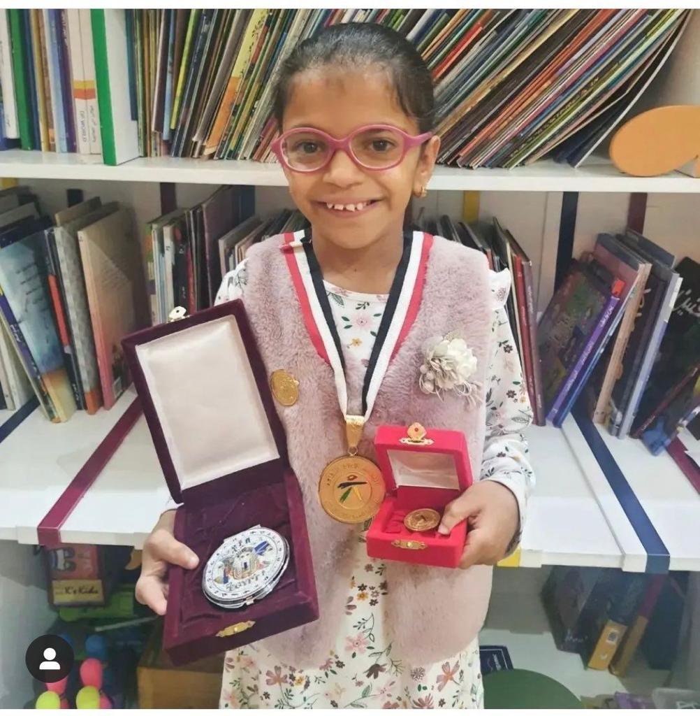 طفلة عمانية تفوز في مسابقة للأطفال العرب