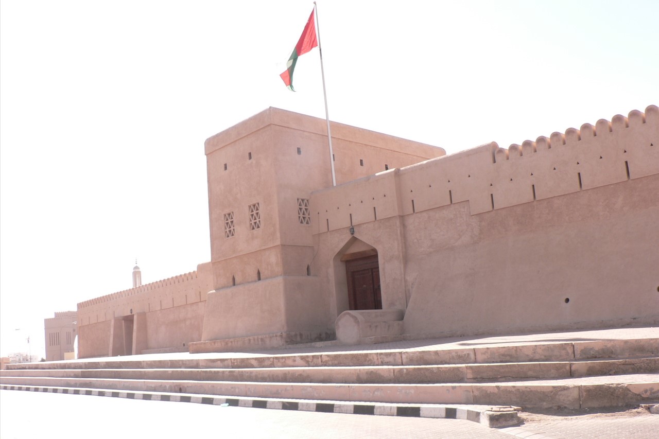 حصنان شاهدان على أمجاد البريمي التاريخية