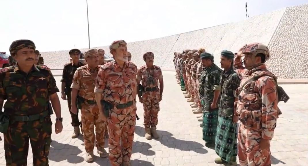 زيارة سامية كريمة لعدد من الوحدات العسكرية بالجيش السلطاني العُماني  