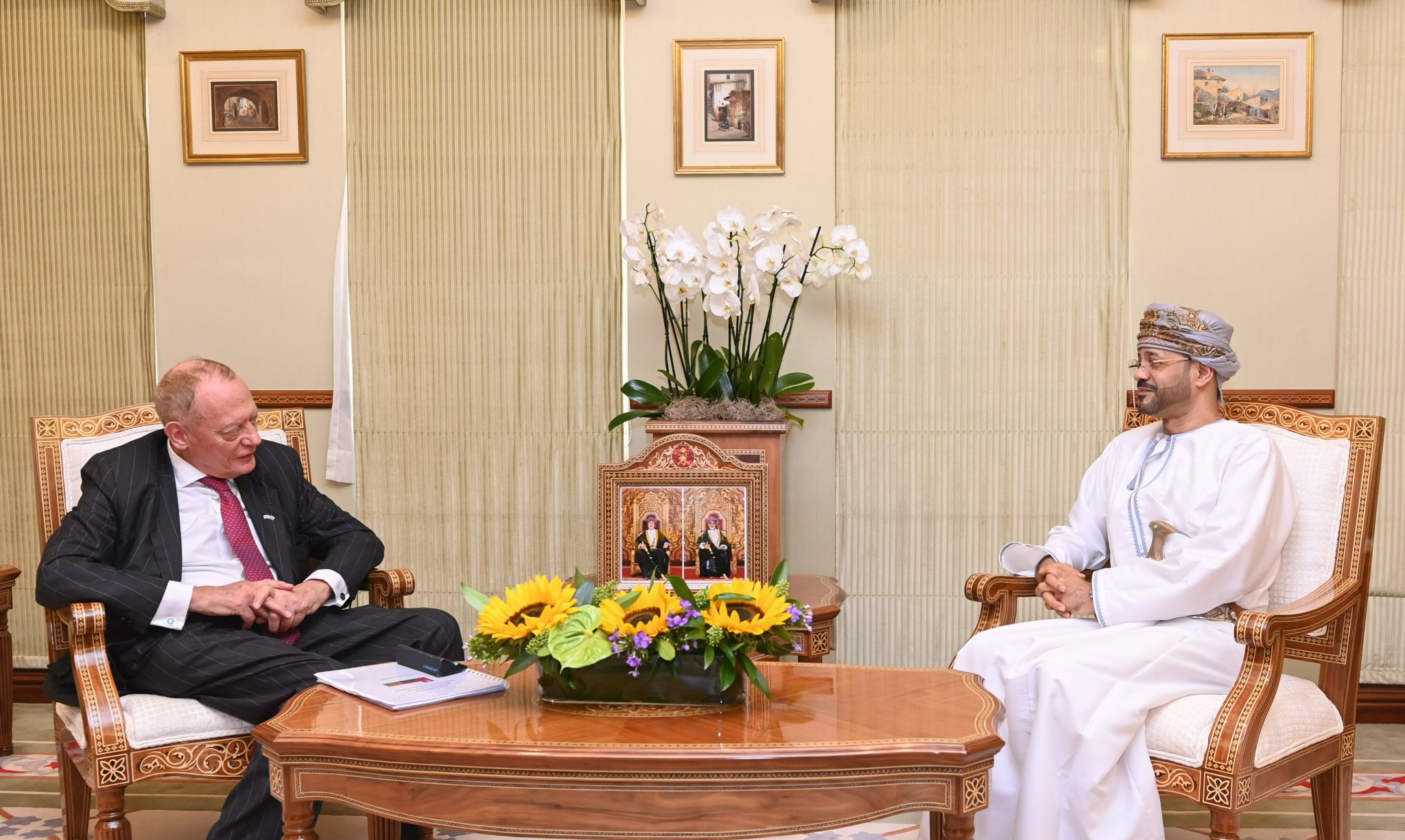 السيد بدر يستقبل وزير الاستثمار البريطاني