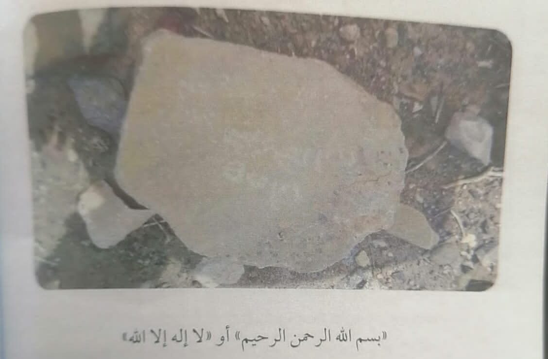 أقدمها في وادي بني خالد: باحثان عُمانيان يوثقان كتابات ونقوشًا أثرية