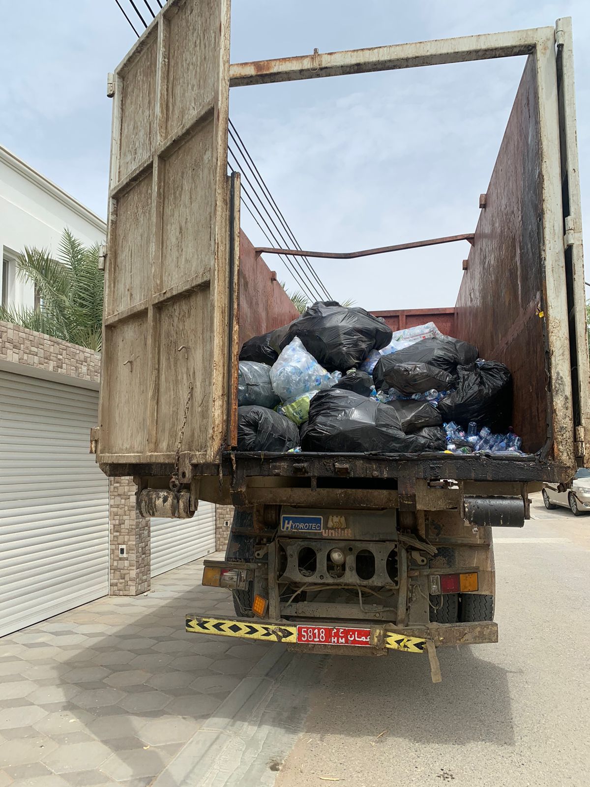 لا تقم برمي العلب البلاستيكية؛ فـ “غرشة” تُساعِد بها الأسر المعسرة