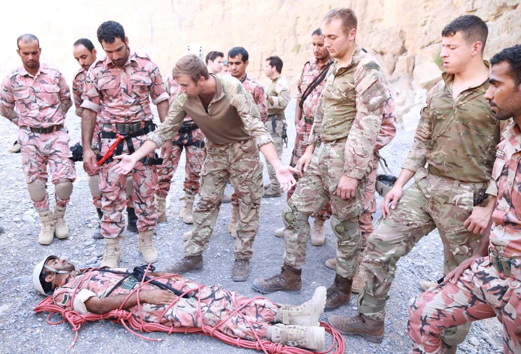 في مسندم: الجيش السلطاني ينفذ تمرينًا مع قوات المارينز البريطانية