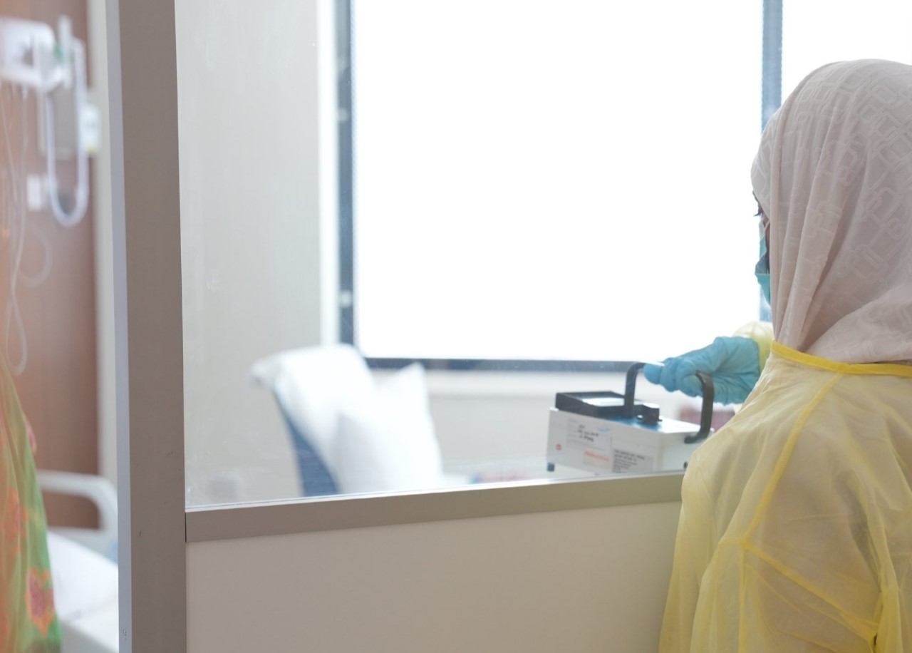 استشارية توضح حول العلاج باليود المُشعّ في مركز السلطان قابوس المتكامل