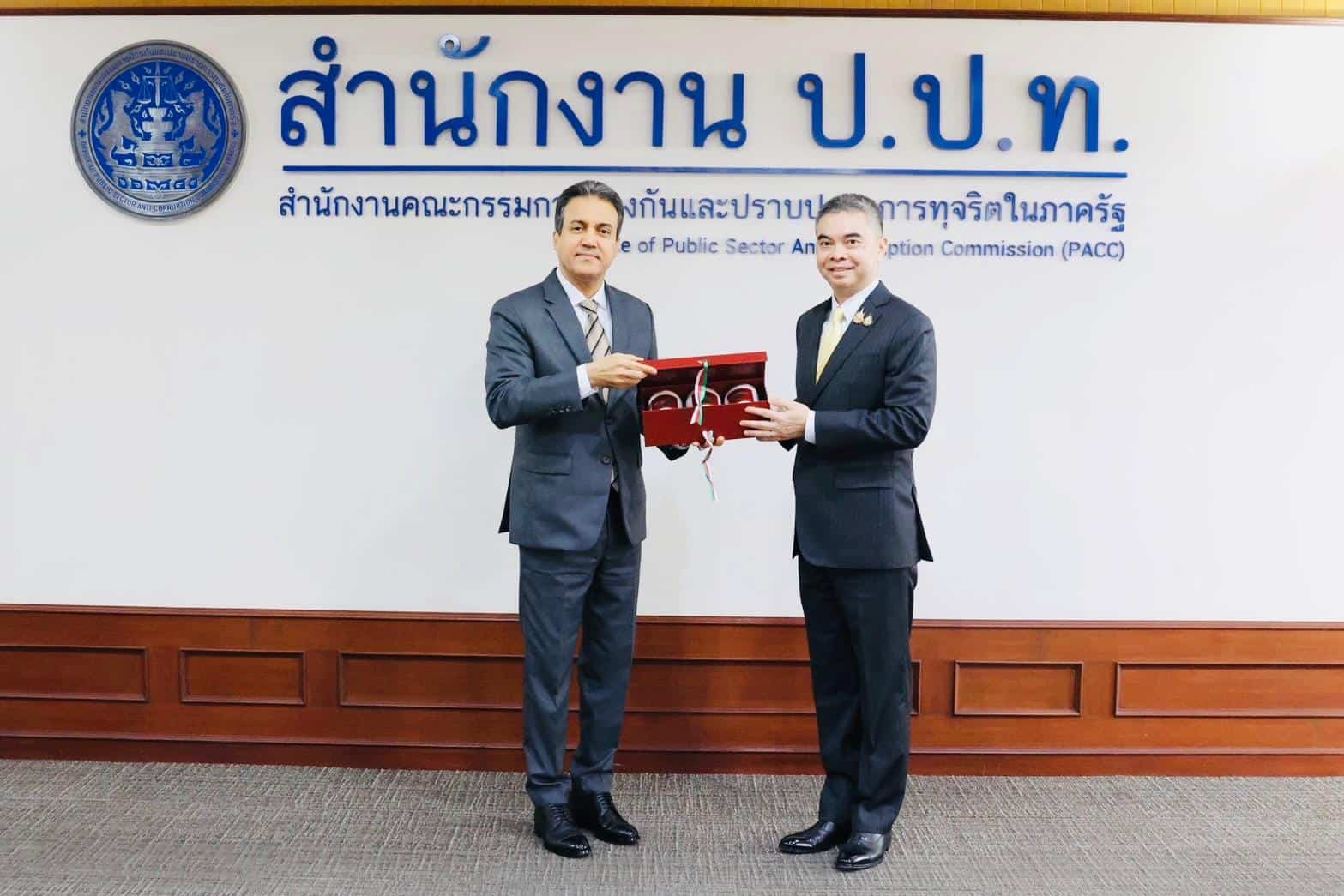 بحث سبل تطوير العلاقات الثنائية مع أمين عام هيئة مكافحة الفساد التايلندية