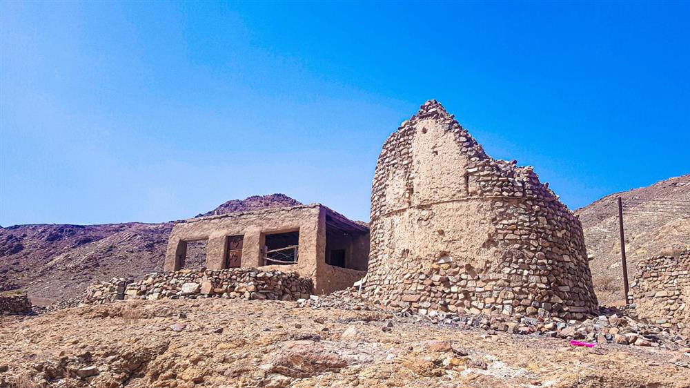 حصن في قرية الثقبة يعود إلى 1200 عام