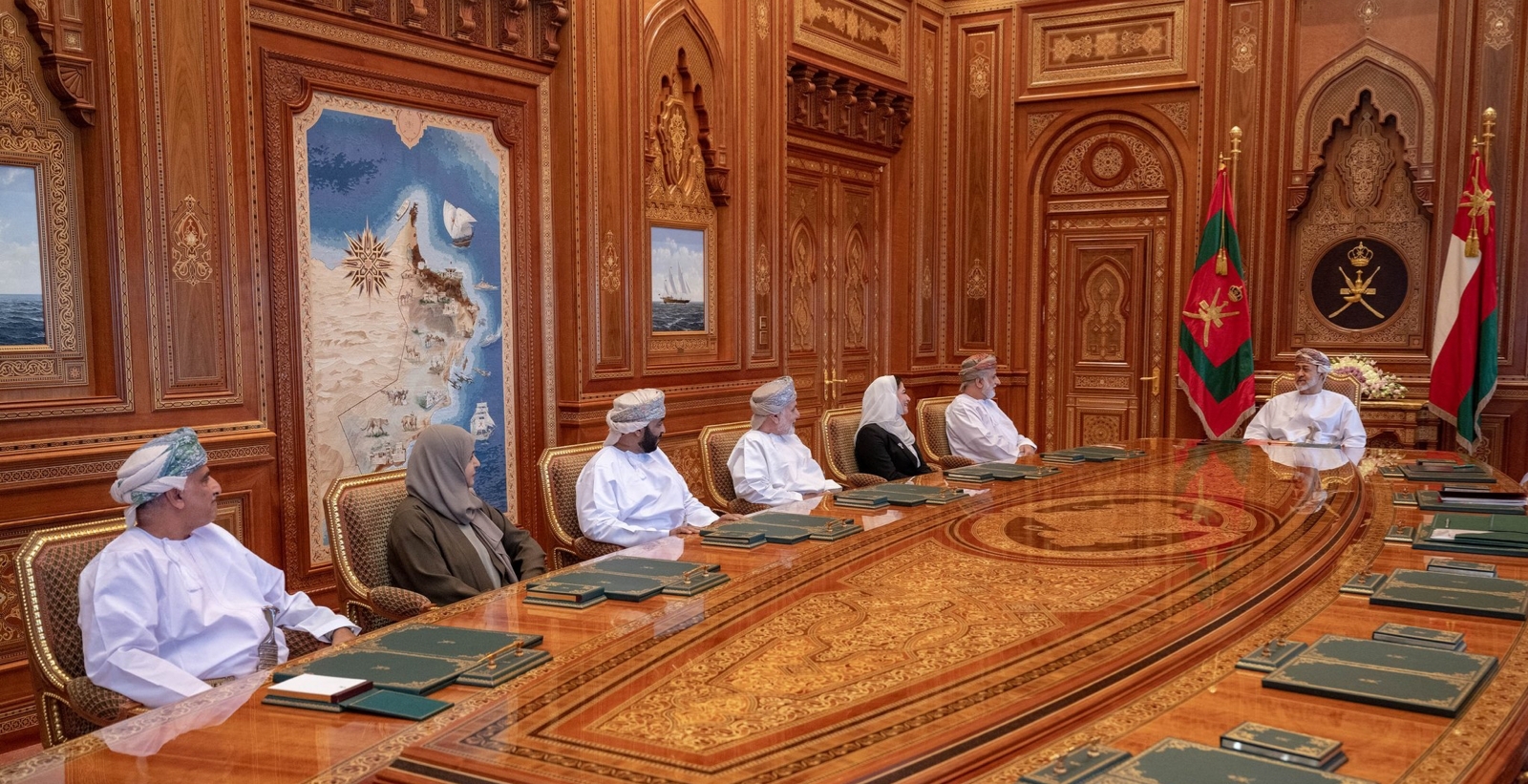 بالفيديو: جلالة السلطان يستقبل رئيس وأعضاء مكتب مجلس الدولة