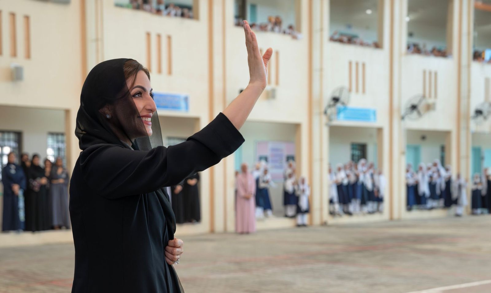 السّيدة الجليلة تزور مدرسة جوهرة مسقط