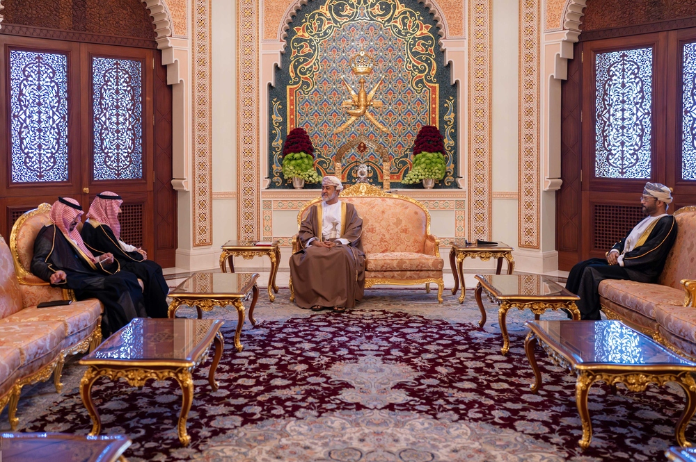 جلالة السلطان المعظم يستقبل وزير الخارجية السعودي