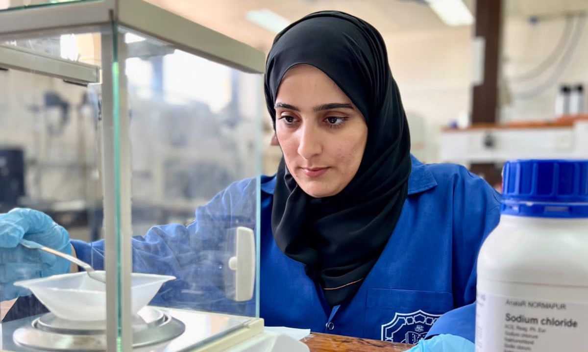 مهندسة عمانية تحصد المركز الأول في مسابقة بحثية بالشرق الأوسط وشمال أفريقيا