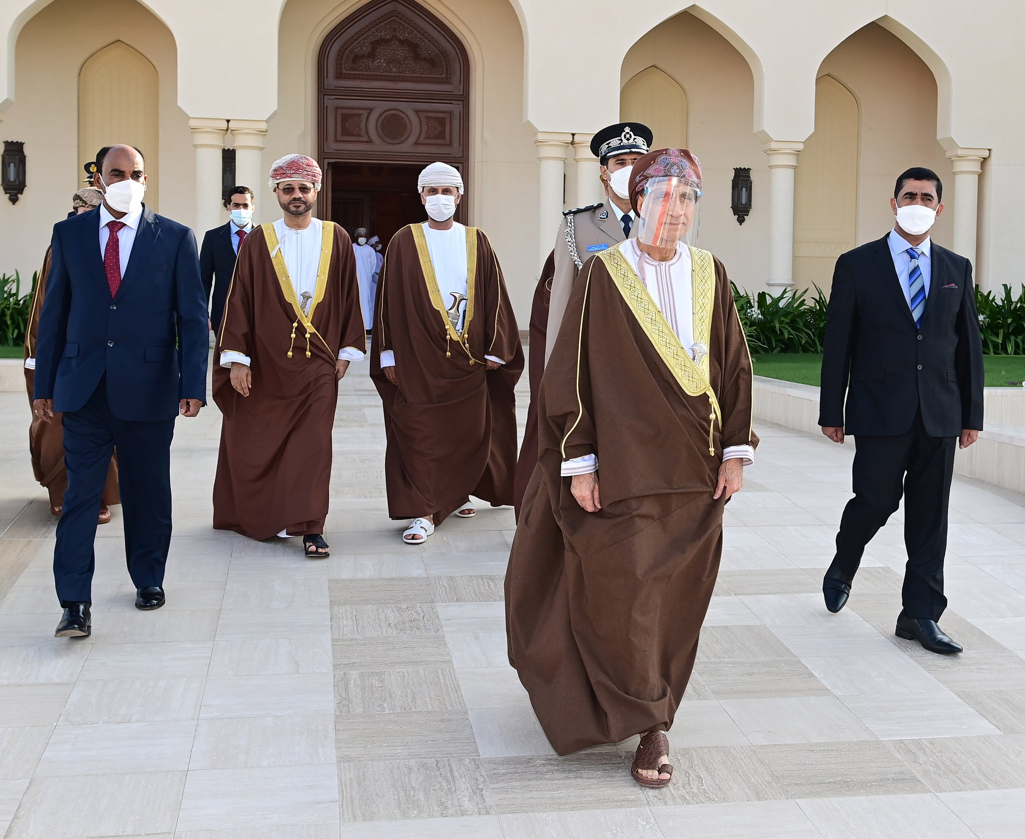 سمو السيد فهد يتوجه إلى السعودية