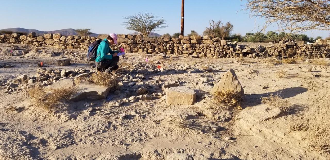 التنقيب في “بات” يكشف بقايا مستوطنات أثرية تعود للعصر البرونزي