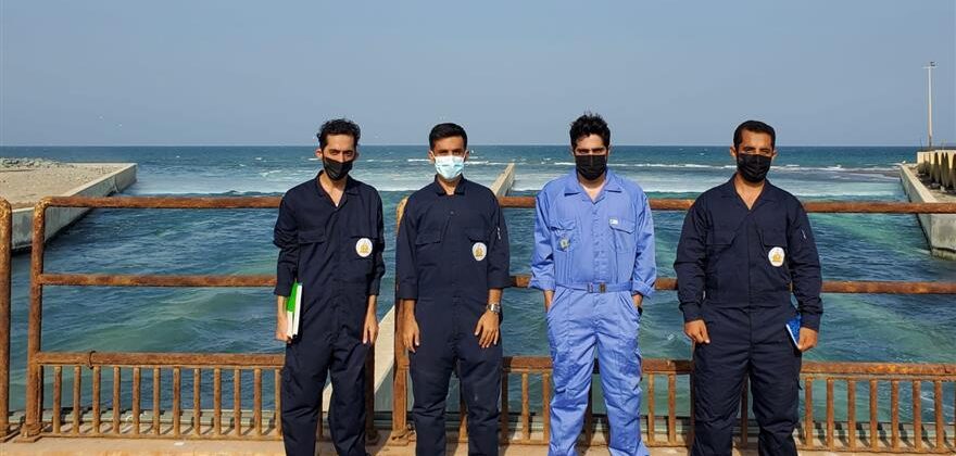 طلبة يعملون على إنتاج طاقة كهربائية بصورة مجدية اقتصاديًّا