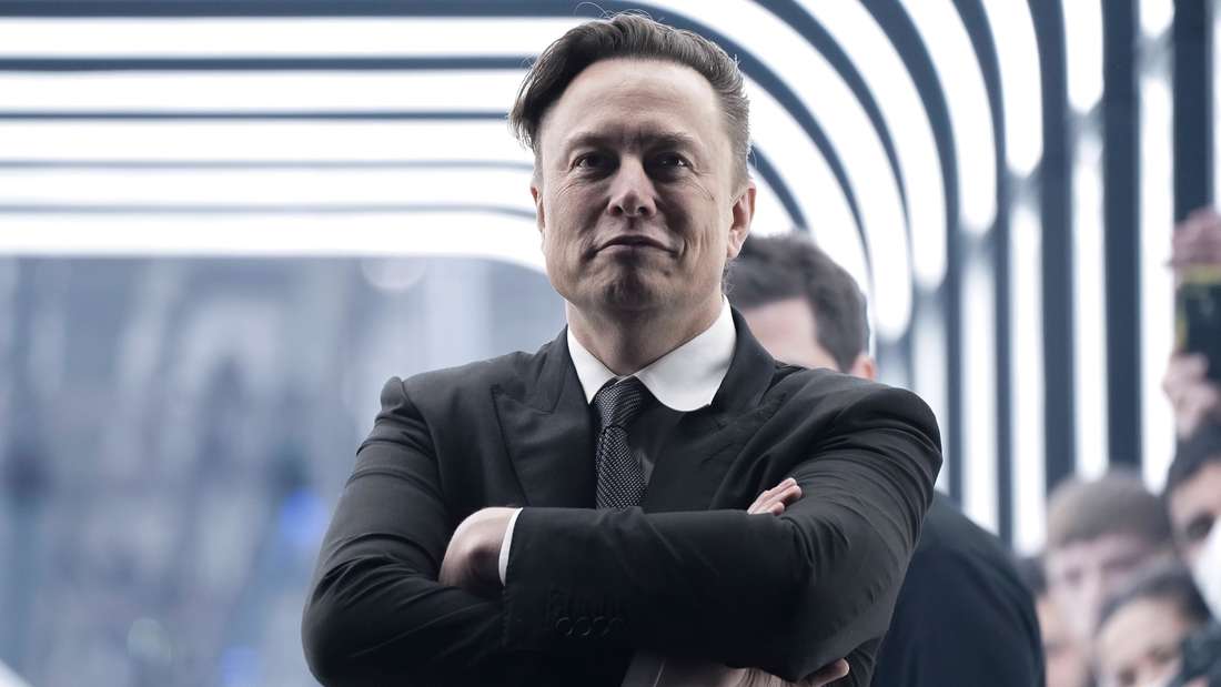 الملياردير الأمريكي إيلون ماسك قريبًا في مسقط؛ فما الحكاية؟