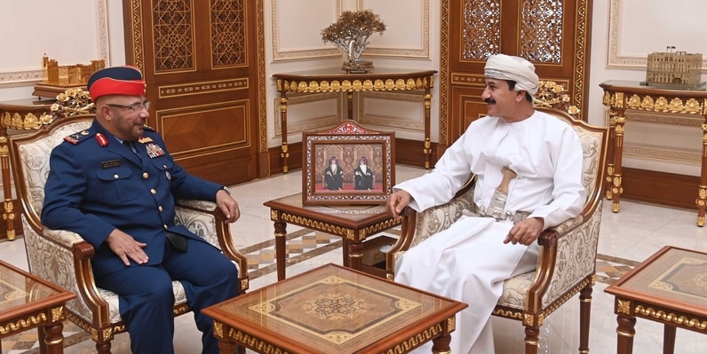 وزير المكتب السلطاني يستقبل مسؤولًا إماراتيًا