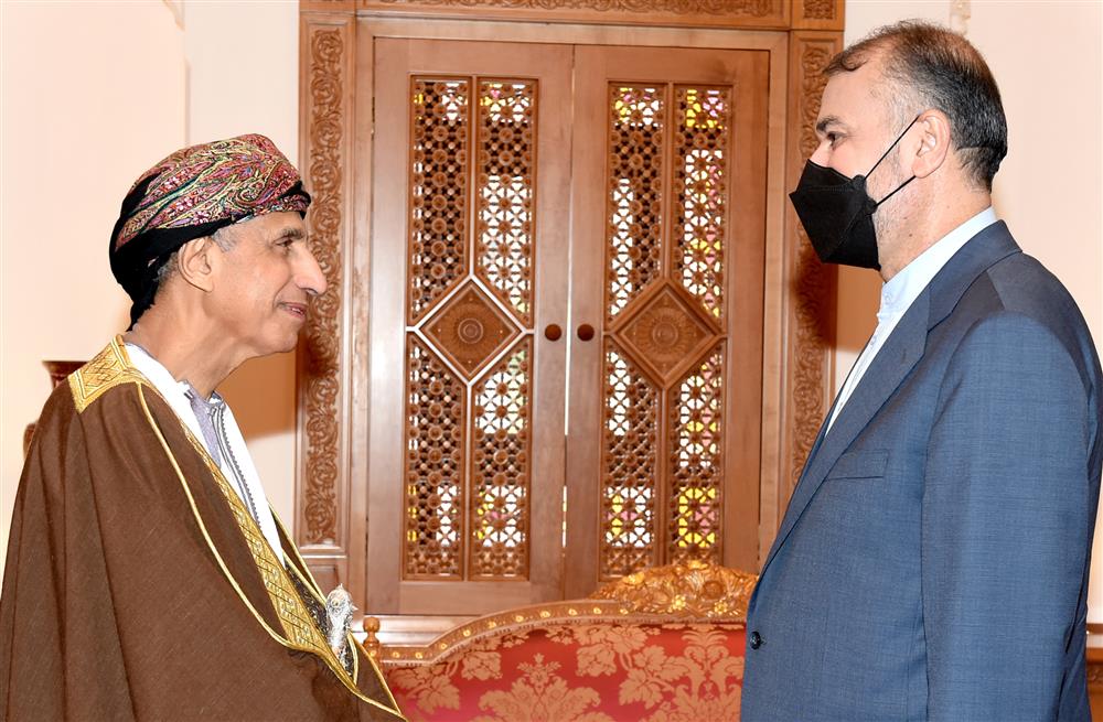 سمو السيد فهد يستقبل وزير الخارجية الإيراني