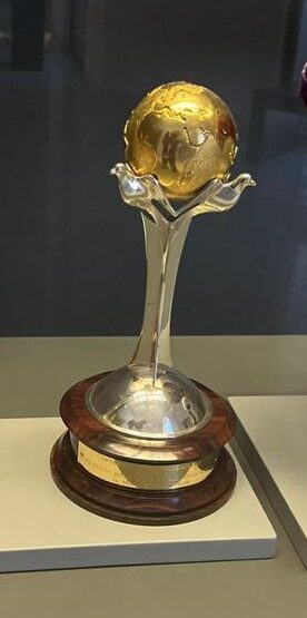 3 جوائز دولية مُنِحت للسلطان قابوس؛ إليك هذه المعلومات والصور عنها