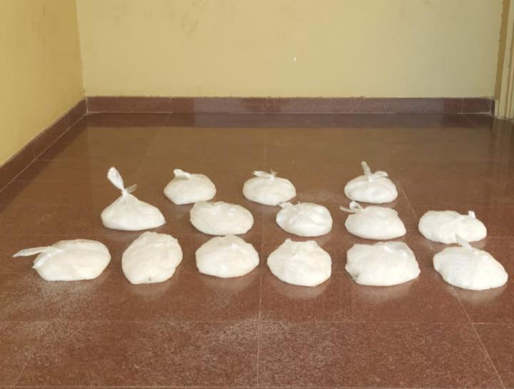 القبض على مُهرِّب مخدرات وملاحقة 3 آخرين في البحر