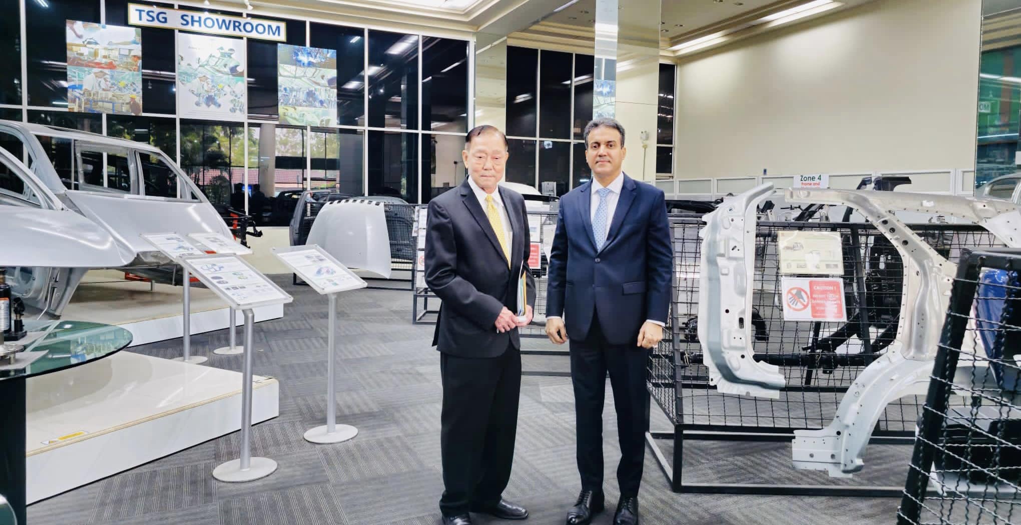 مناقشة فرص الاستثمار مع شركة تايلندية متخصصة في مكونات السيارات وقطع غيارها