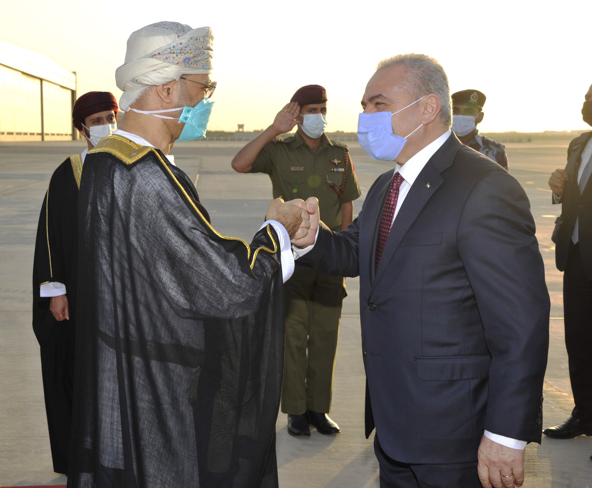 رئيس الوزراء الفلسطيني يصل السلطنة في زيارة رسمية